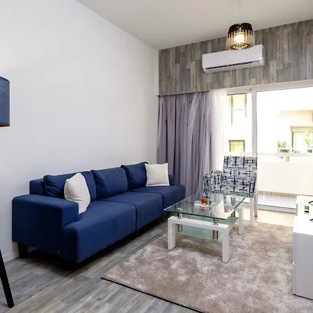 Cozy & Central 2bdr | Walk Everywhere | Free Parking Larnaka