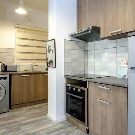 Cozy & Central 2bdr | Walk Everywhere | Free Parking *