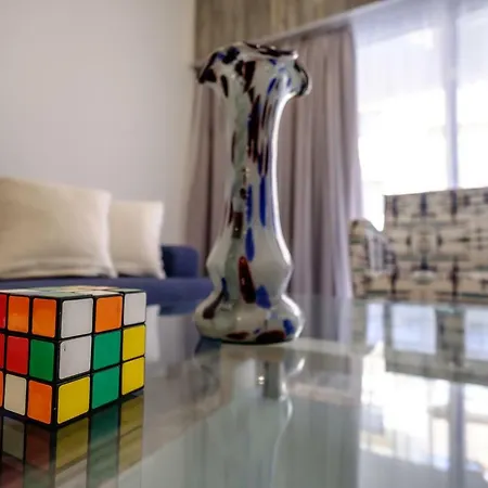 Cozy & Central 2bdr | Walk Everywhere | Free Parking Apartment Larnaka