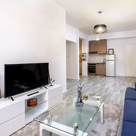 Апартаменты Cozy & Central 2bdr | Walk Everywhere | Free Parking Ларнака